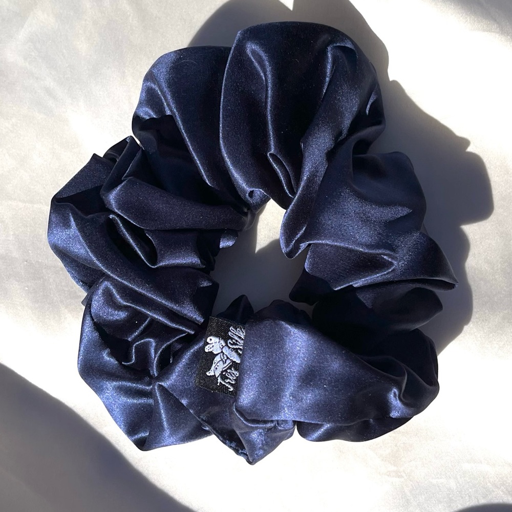 100% Mulberry Silk Large Scrunchie- Tres Silk
